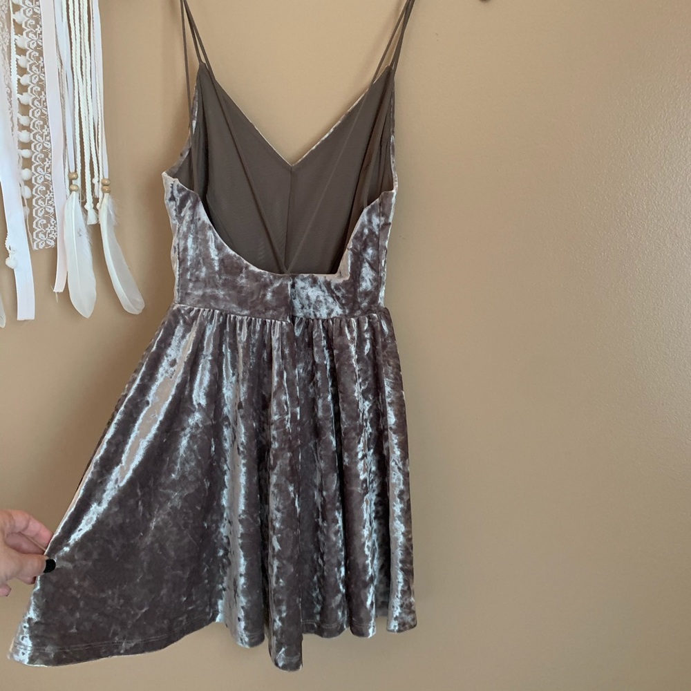 Silence + Noise vanessa velvet romper 🤍 - Picture 2 of 4